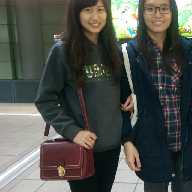 酒红色方形复古包 侧背式