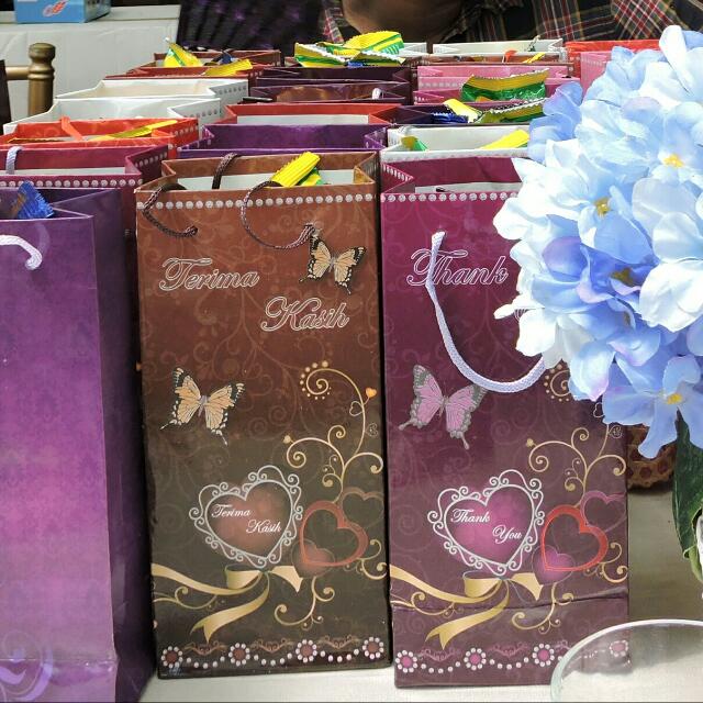 party planner , wedding berkat - door gift