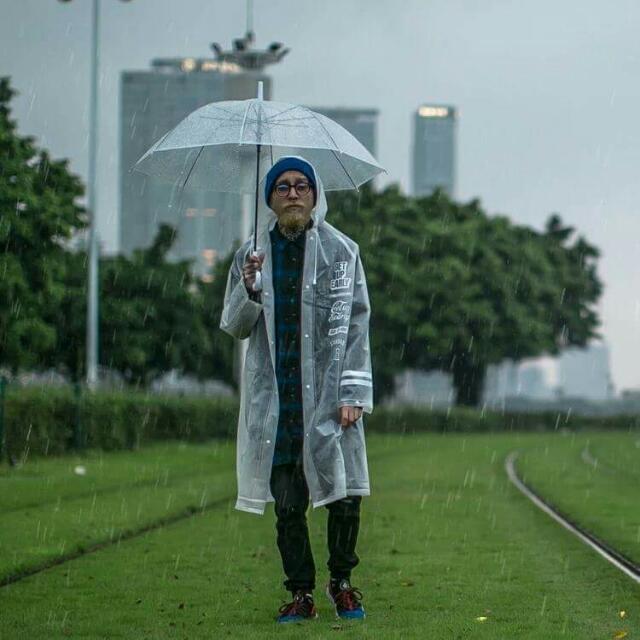 下雨神器.穿雨衣又可以很帅.超帅的雨衣,风衣.超屌的啦.,尺寸one.