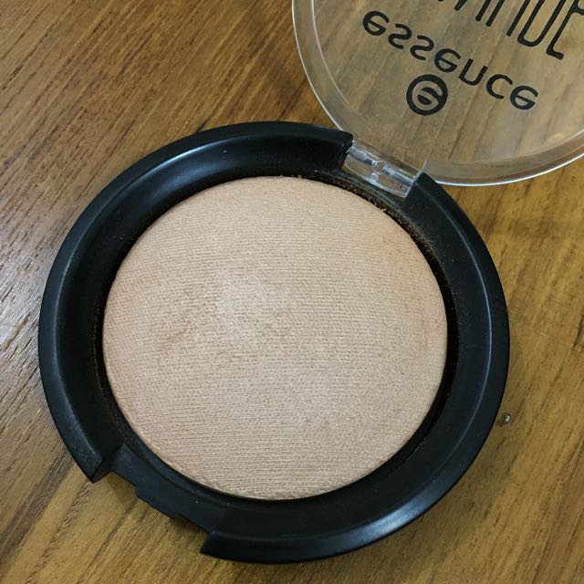 Essence Pure Nude Highlighter Health Beauty Makeup On Carousell