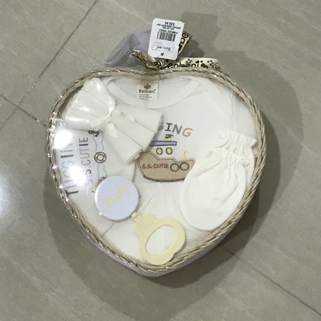 bnwt baby gift set - yellow (unisex)