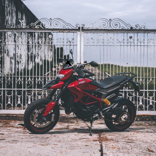 ducati hypermotard 821