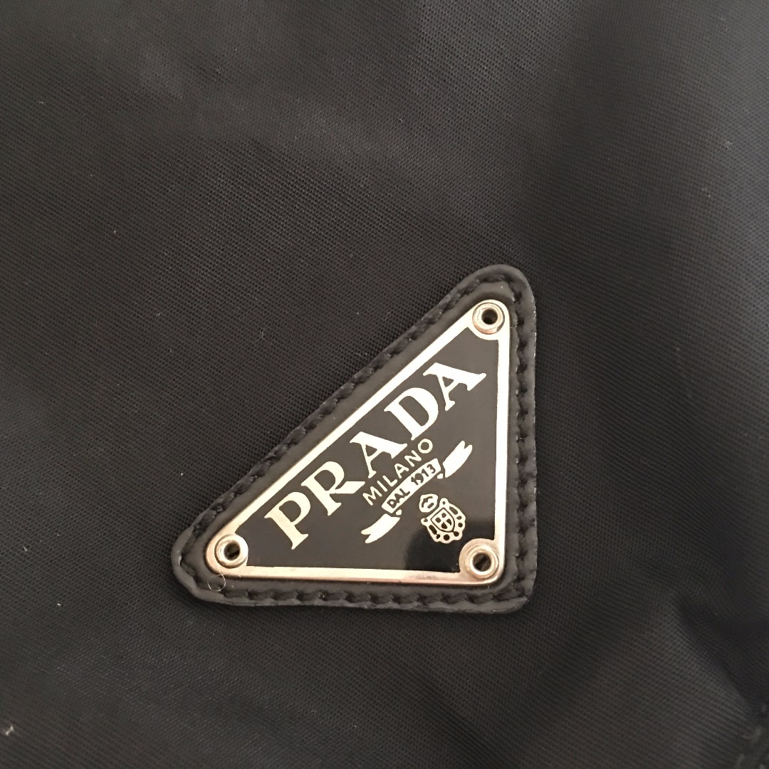 prada 经典三角logo尼龙帆布束口后背包(黑色)