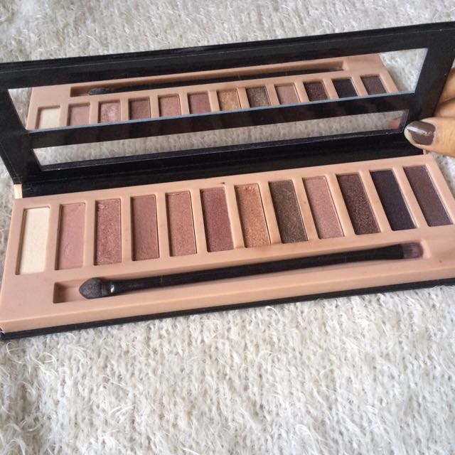 La Girl Nude Eyeshadow Palette Kesehatan Kecantikan Rias Wajah Di