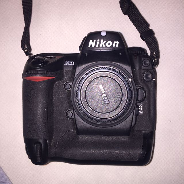 professional nikon camera d2xs