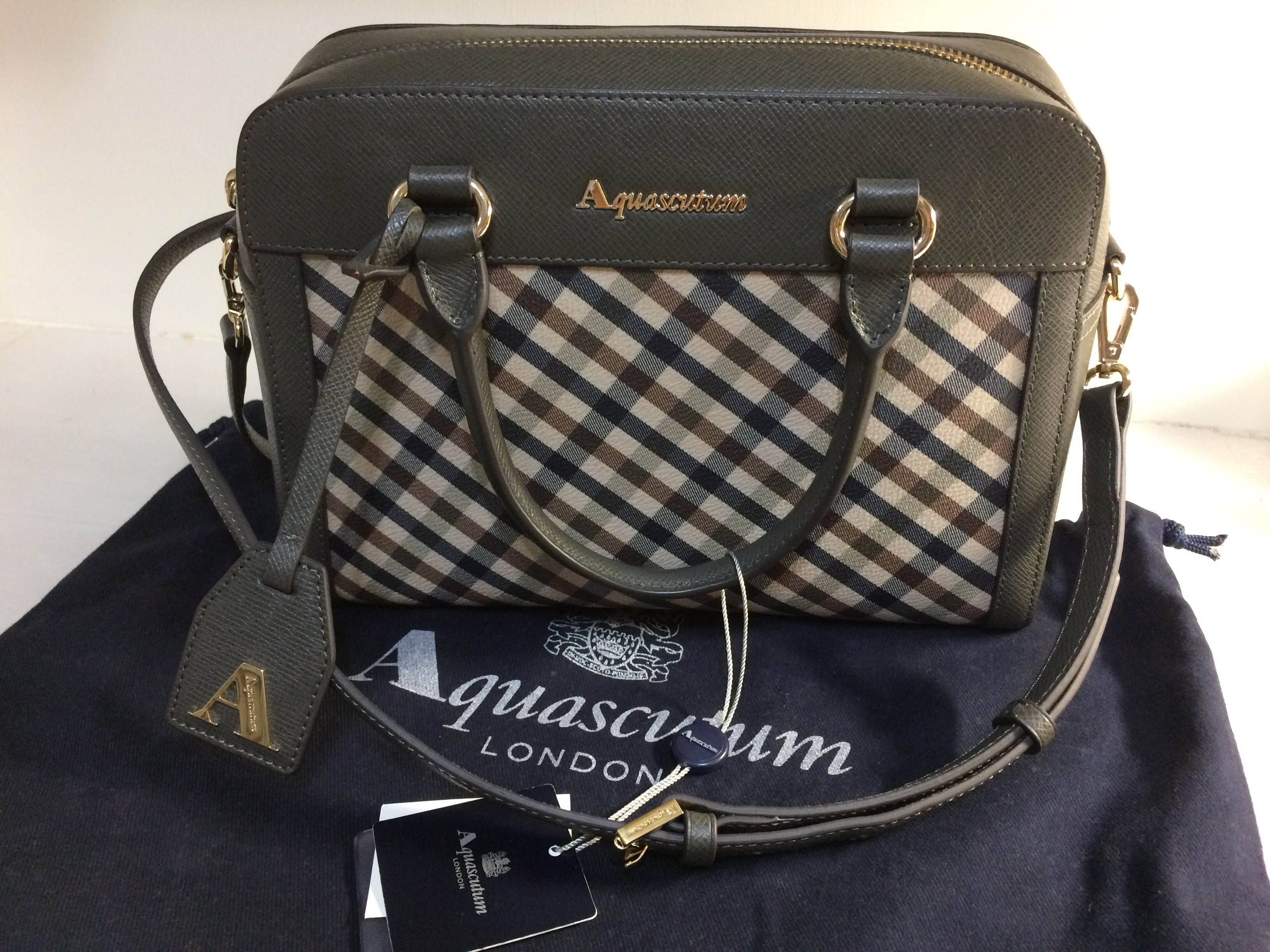 百年经典英伦品牌aquascutum 肩背手提两用包