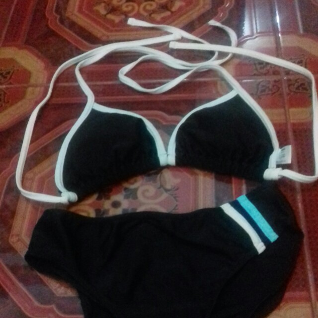 Reprice Uniqlo Black Bikini Fesyen Wanita Pakaian Wanita Di Carousell