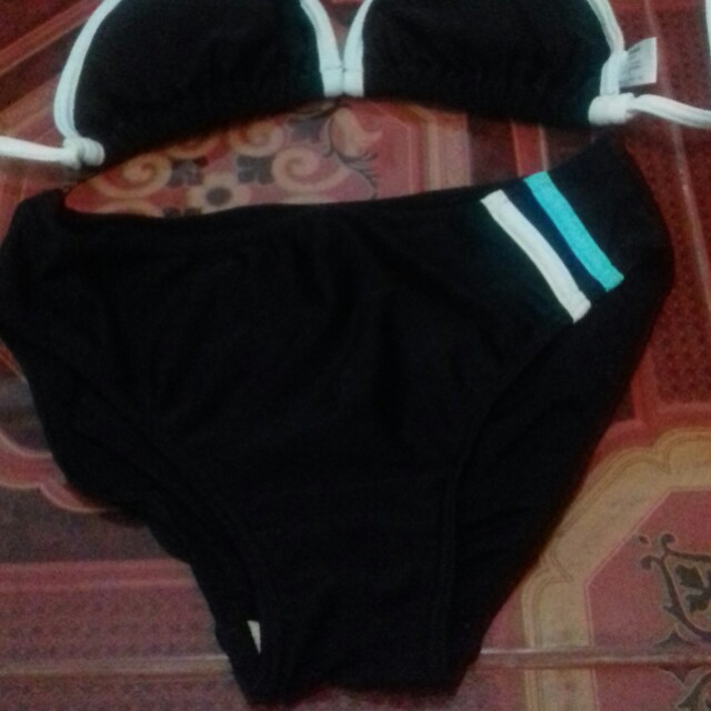 Reprice Uniqlo Black Bikini Fesyen Wanita Pakaian Wanita Di Carousell
