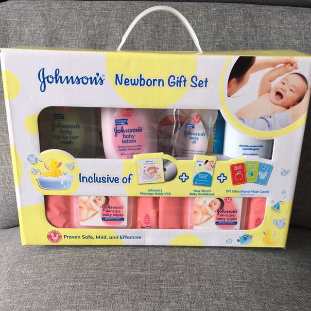 brand new johnsons newborn gift set