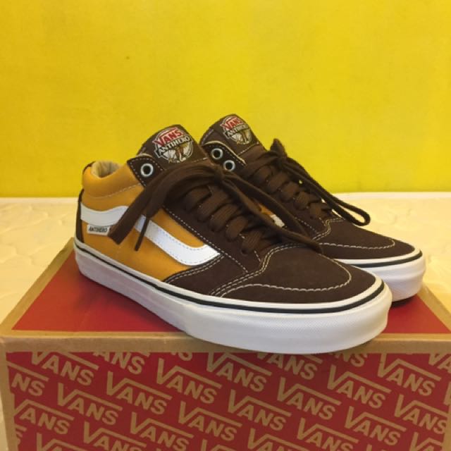 vans tnt sg x anti hero
