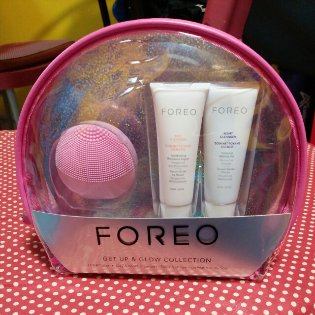 foreo get up and glow gift set
