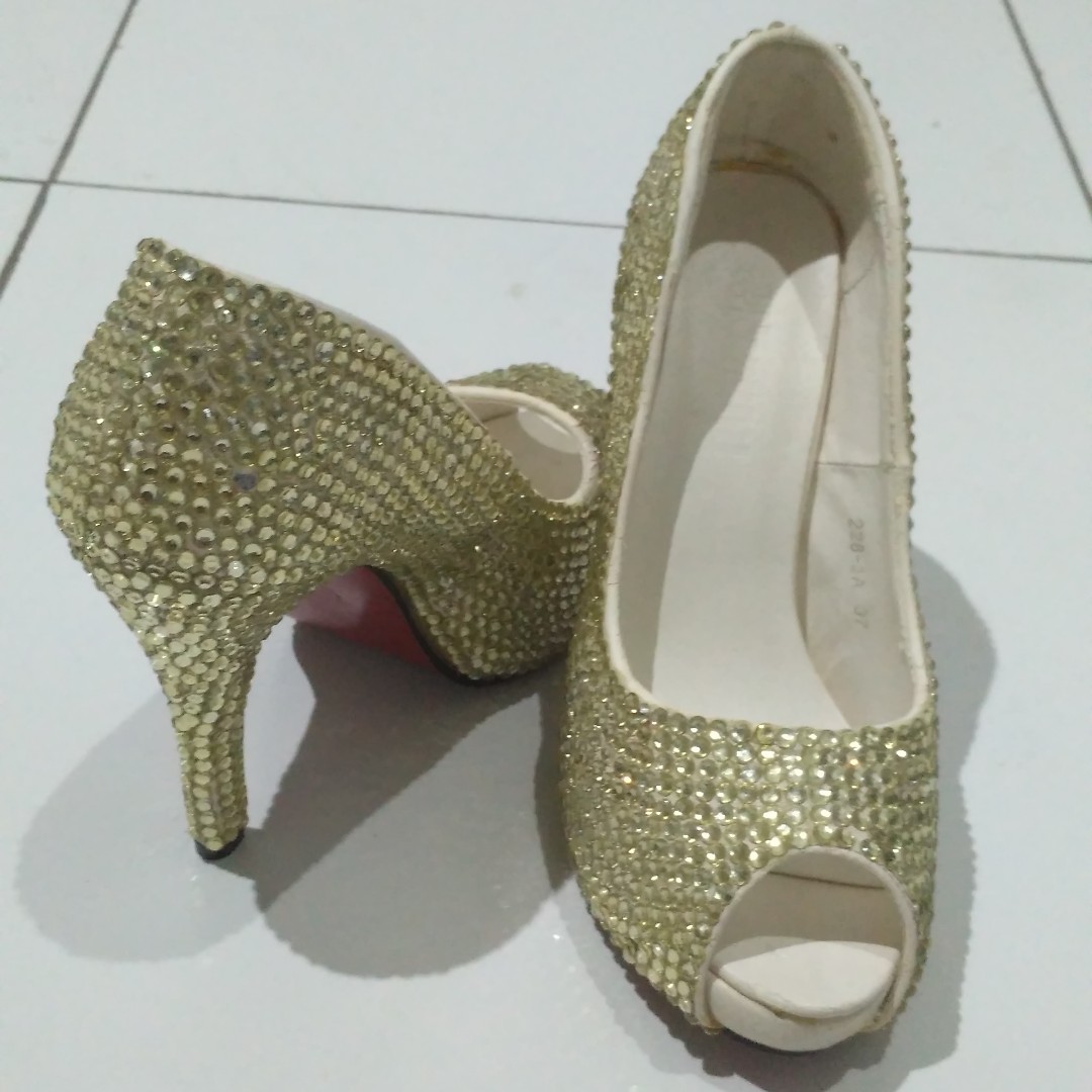 Sepatu Pesta Gold On Carousell