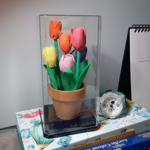 纸黏土郁金香花,连陈列胶盒 ( 此乃手工制品,不适合完美注意人仕购买