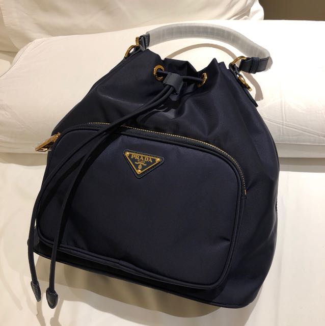 prada 蓝色 降落伞布 水桶包