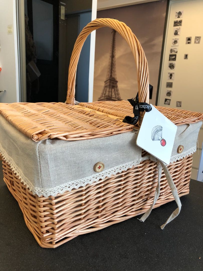 invisible kitchen picnic basket
