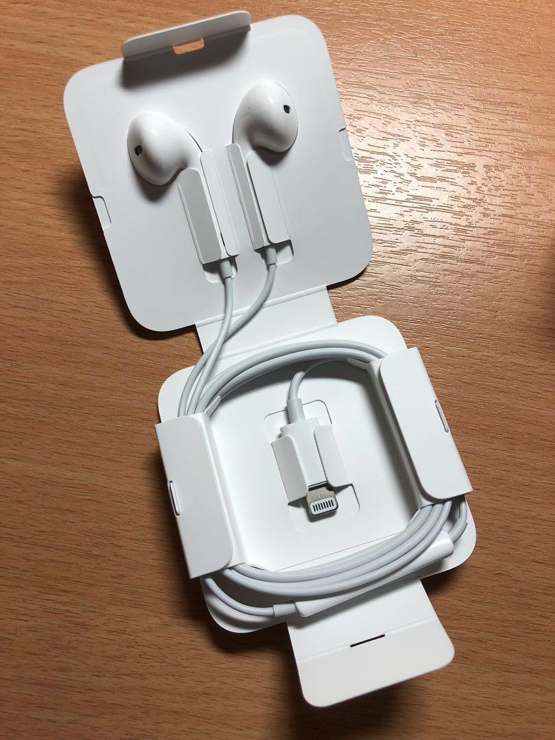 apple earpods with lightning connector