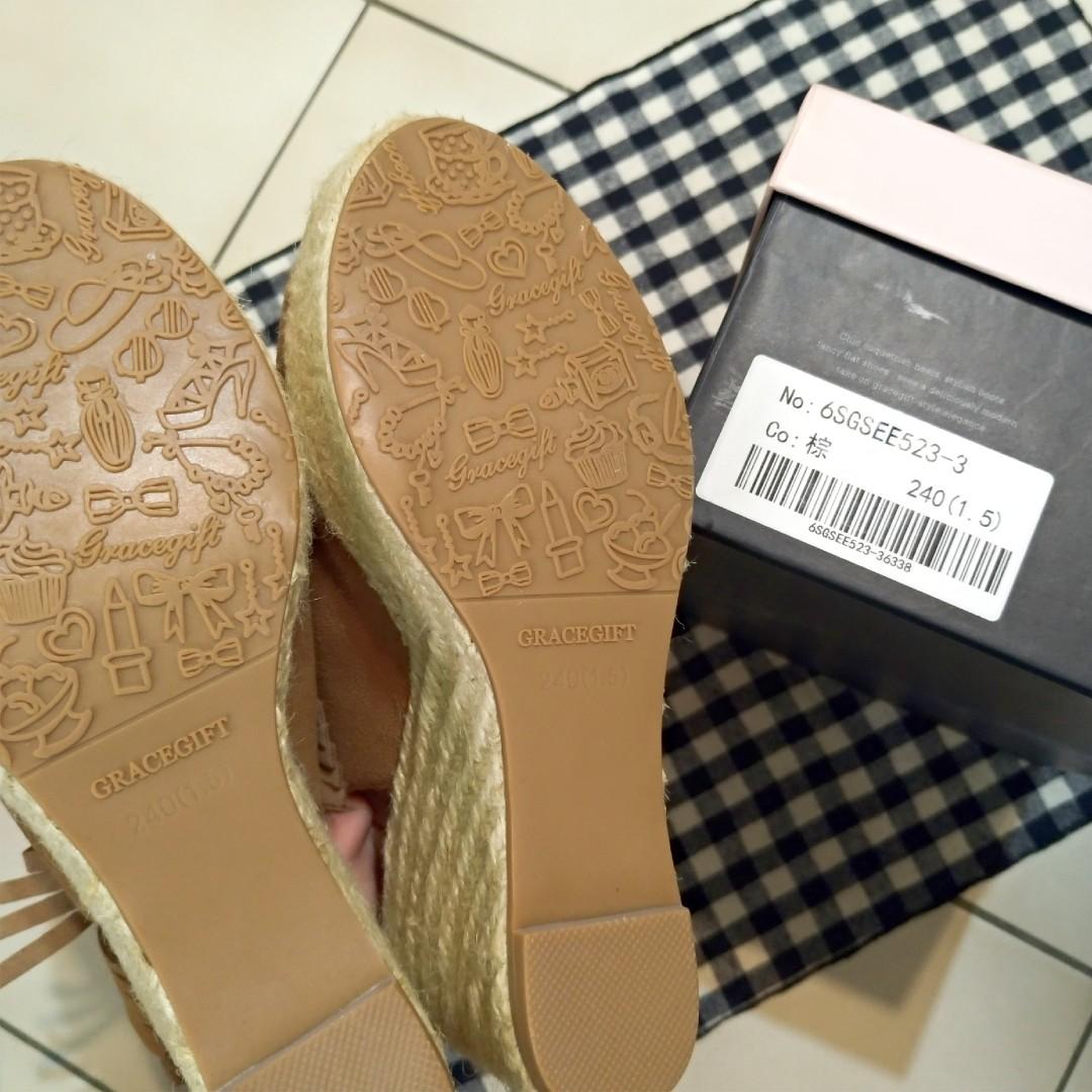 新品 #gracegift #全新 #未落地 #麂皮 #流苏 #鱼口 #楔形跟鞋  当初