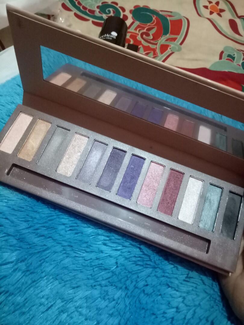Naked Eye Shadow Pallete Kesehatan Kecantikan Rias Wajah Di Carousell