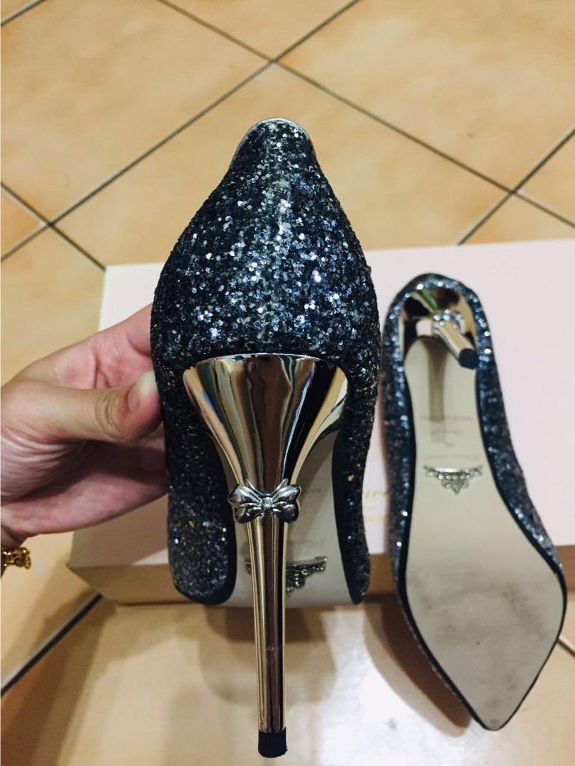 九成新 grace gift 购入 应景圣诞白雪公主碎石渐层高跟鞋原价1680