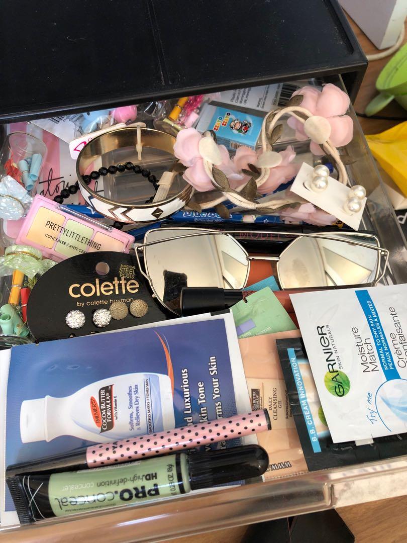 draw full of free gifts