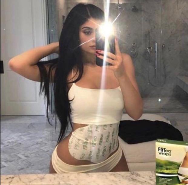 现货欧美性感kylie jenner类似穿著 白细肩带短版背心 white crop top