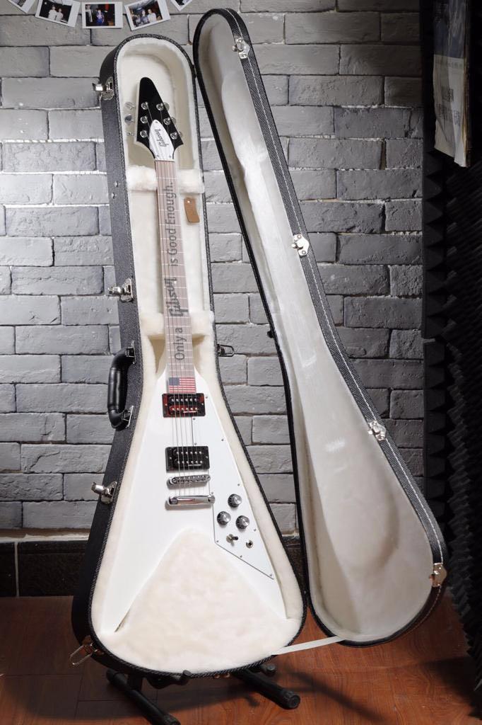 gibson flying v white 2017 (99.999% new)