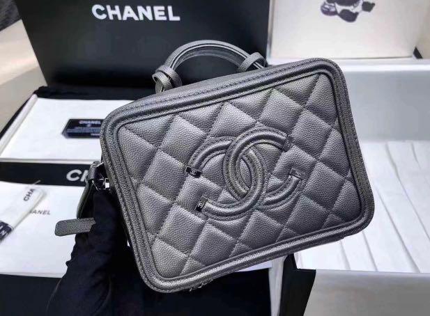 chanel vanity bag (vip gift), 名牌, 袋 & 银包在
