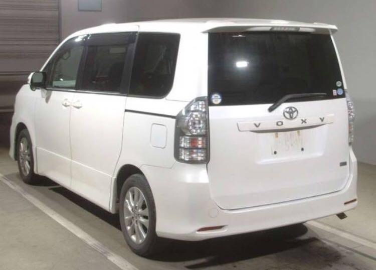 toyota voxy 尾期10 2010