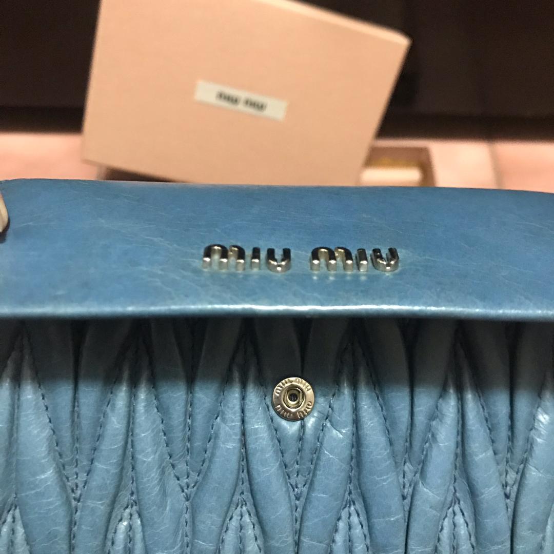 全新miumiu 中夹 含保卡盒子 保证真品 台北可面交