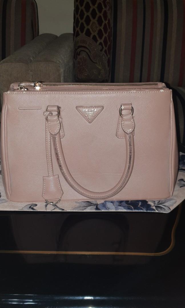 Tas Prada Warna Nude Barang Mewah Tas Dompet Di Carousell
