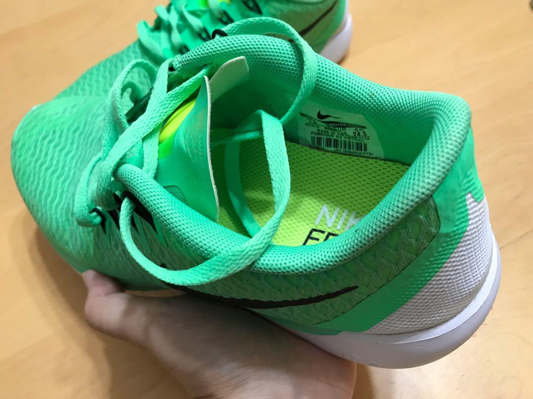 nike萤光绿慢跑鞋