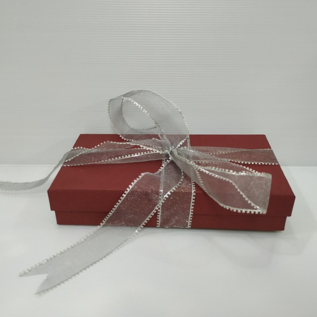with silver ribbon elegant gifts box 4 months ago 在 handmade