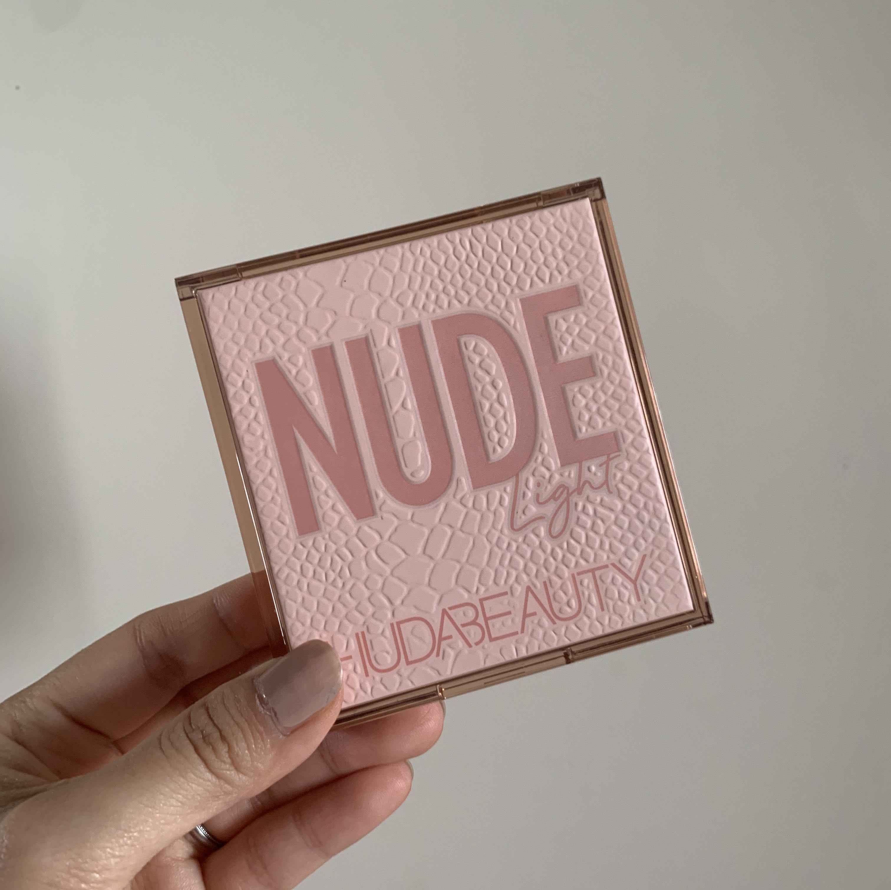 Huda beauty mini nude obsession eyeshadow palette 美容化妝品 化妝品 Carousell
