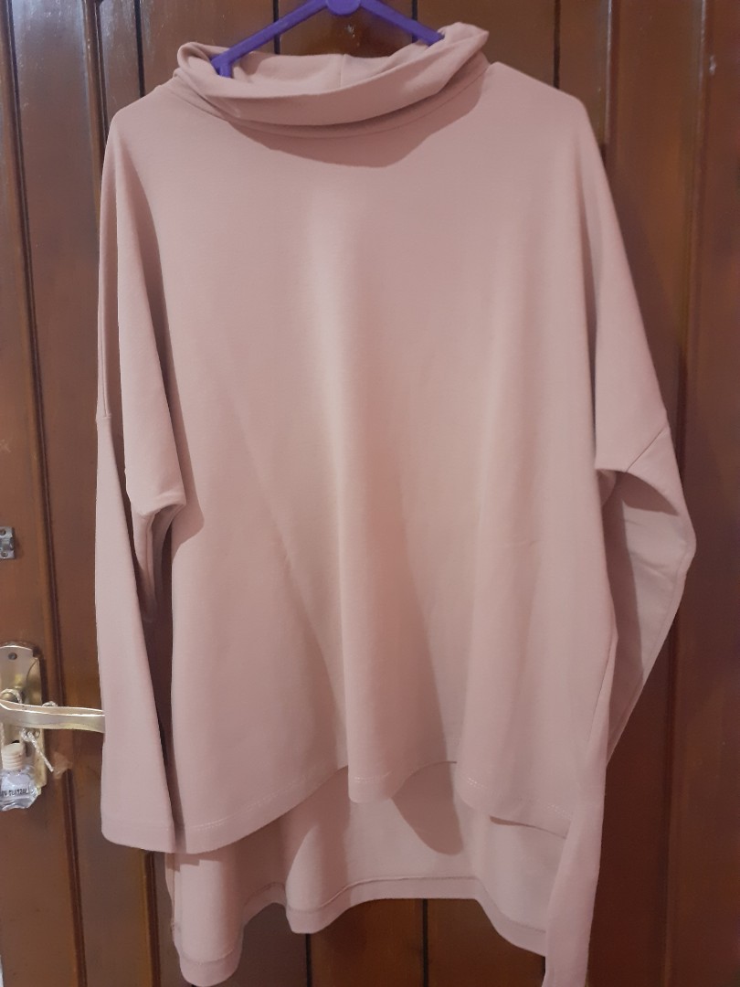 Kaos Turtleneck Nude Fesyen Wanita Pakaian Wanita Atasan Di Carousell