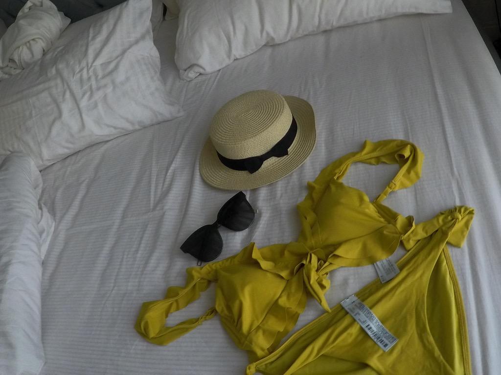 OYSHO BIKINI ORI 100 Olah Raga Perlengkapan Olahraga Lainnya Di
