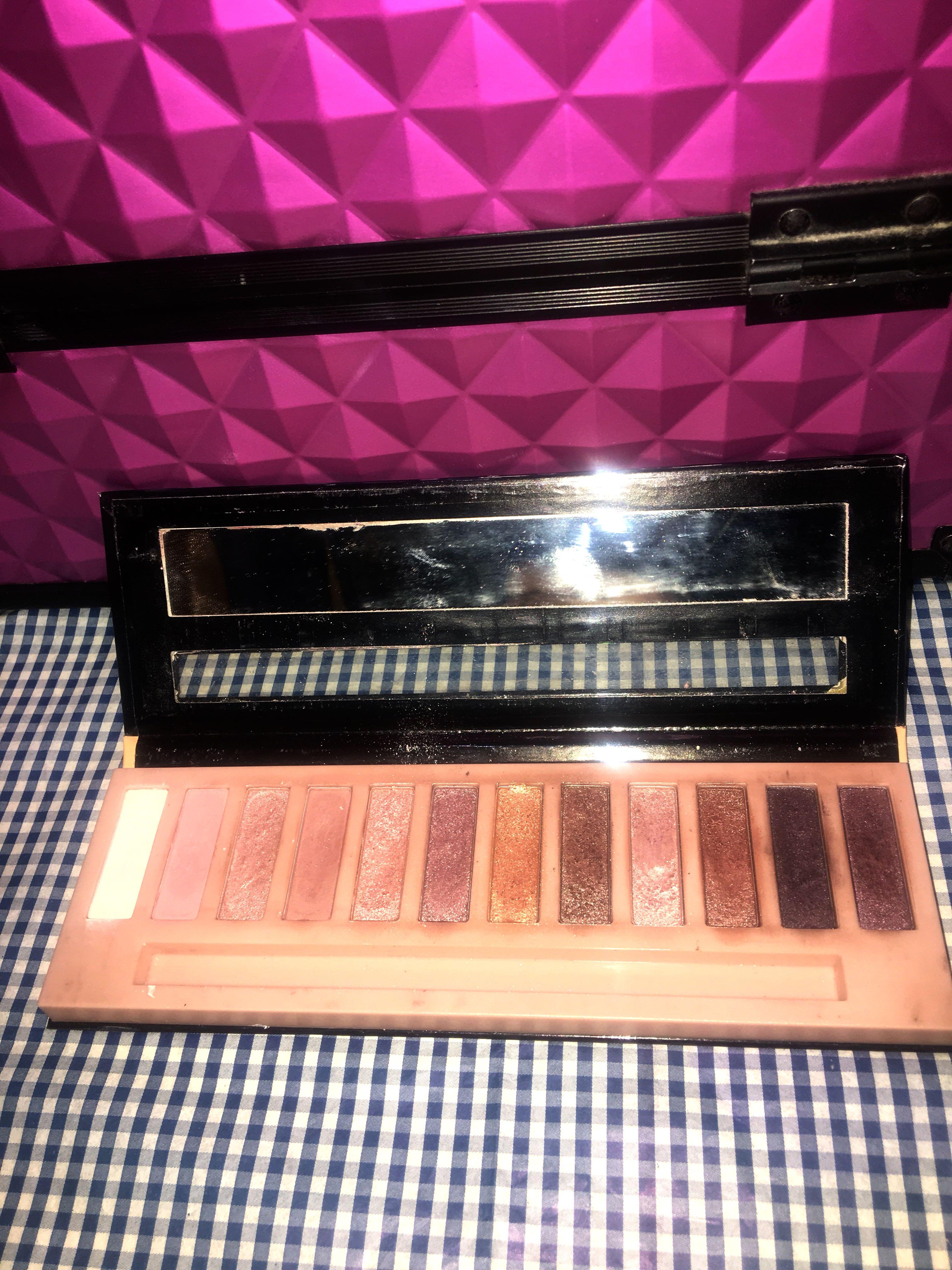 La Girls Nude Eyeshadow Kesehatan Kecantikan Rias Wajah Di Carousell