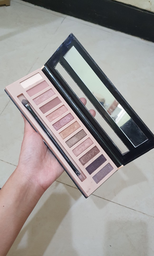 La Girl Nude Eyeshadow Kesehatan Kecantikan Rias Wajah Di Carousell