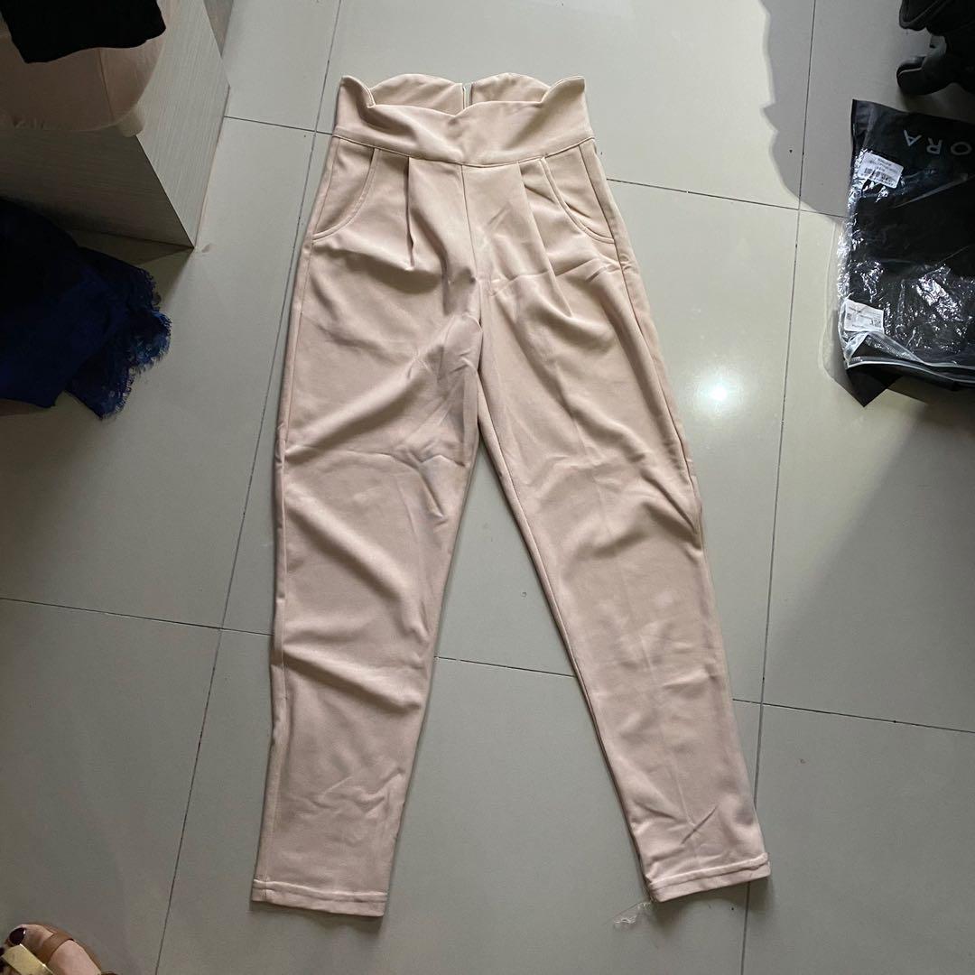 Scallop Nude Fesyen Wanita Pakaian Wanita Bawahan Di Carousell