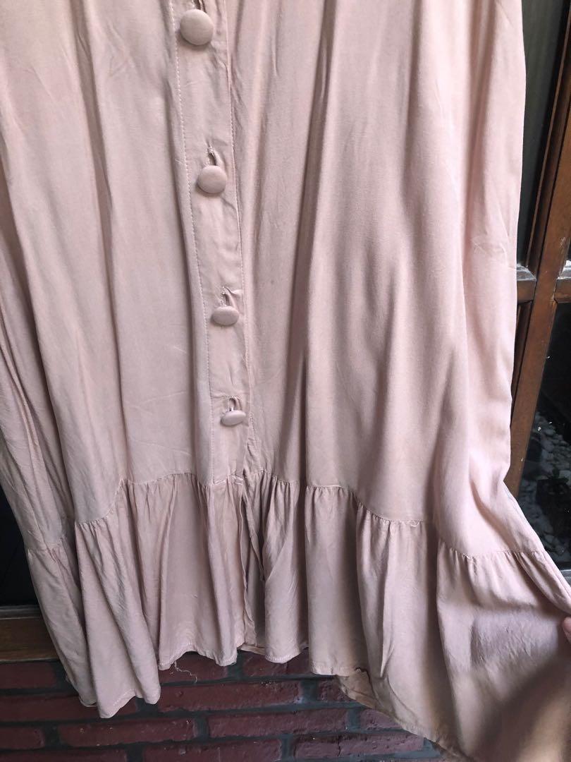 Mididress Nude Fesyen Wanita Pakaian Wanita Gaun Rok Di Carousell