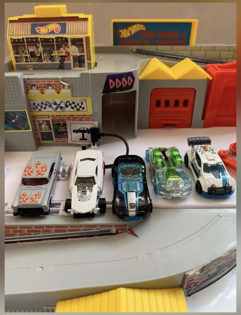 Hot Wheels Sto Go Hobbies Toys Toys Games On Carousell