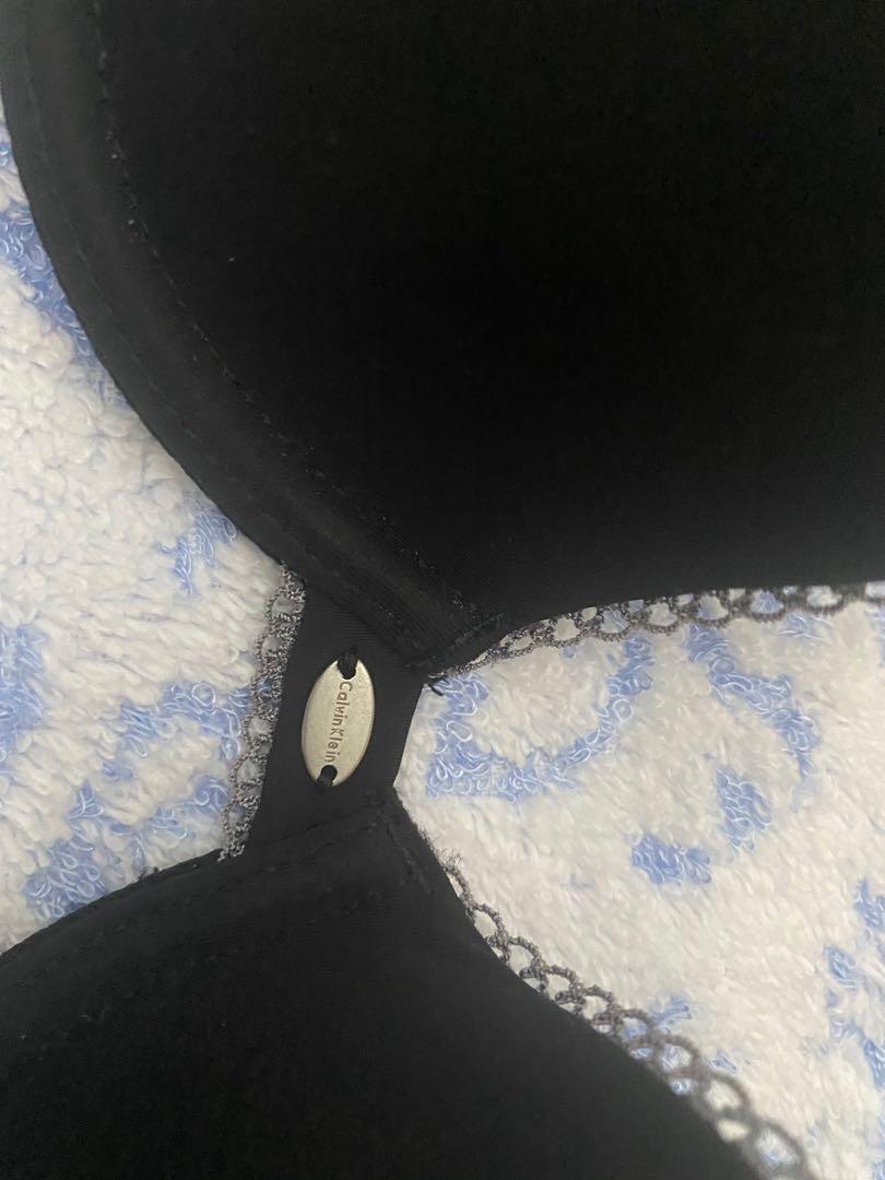 New made in Thailand Calvin Klein t shirt bra 32b nude and black 女裝