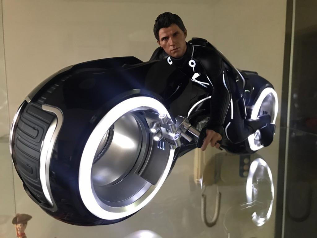 MMS Tron Legacy 創 光速戰記 Sam Flynn 山姆 費林 光速車 Hot Toys 書籍休閒與玩具 玩具公仔桌遊在旋轉拍賣
