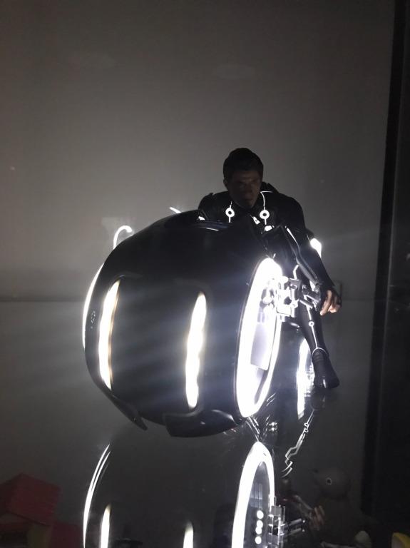 MMS Tron Legacy 創 光速戰記 Sam Flynn 山姆 費林 光速車 Hot Toys 書籍休閒與玩具 玩具公仔桌遊在旋轉拍賣