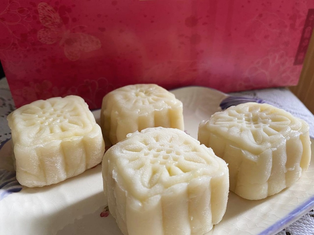 Durian D Snowskin Mooncake Food Drinks Homemade Bakes On Carousell