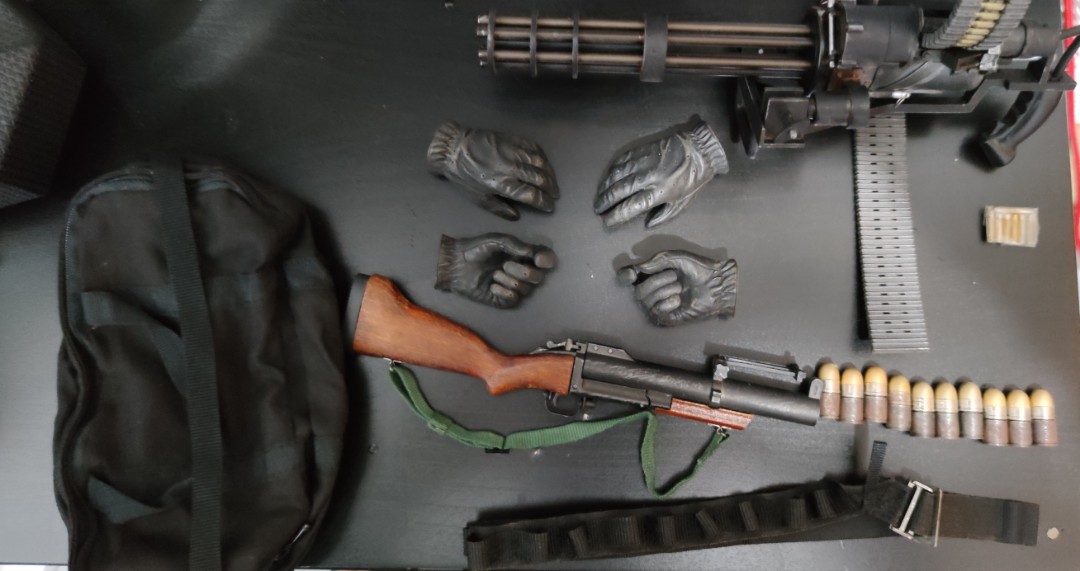 注意內文 只售武器連手型 Enterbay Terminator T Battle damaged 未來戰士 戰損版 hottoys hot toys 興趣及遊戲 玩具