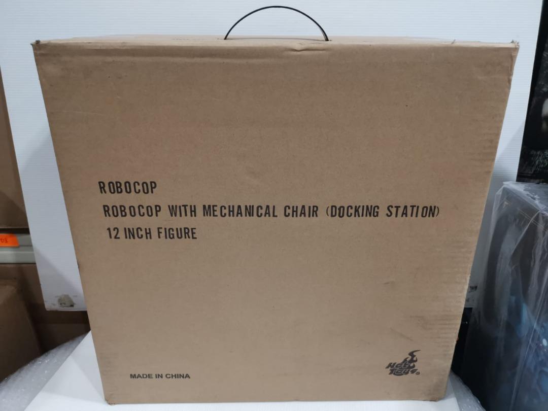 HOT TOYS MMS D ROBOCOP ROBOCOP COLLECTIBLE FIGURE WITH MECHANICAL CHAIR DOCKING STATION