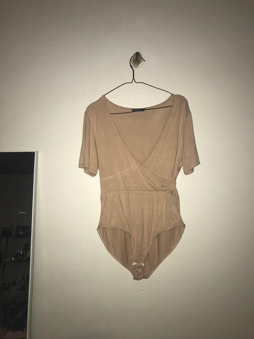 Nastygal Nude Bodysuit Fesyen Wanita Pakaian Wanita Atasan Di Carousell