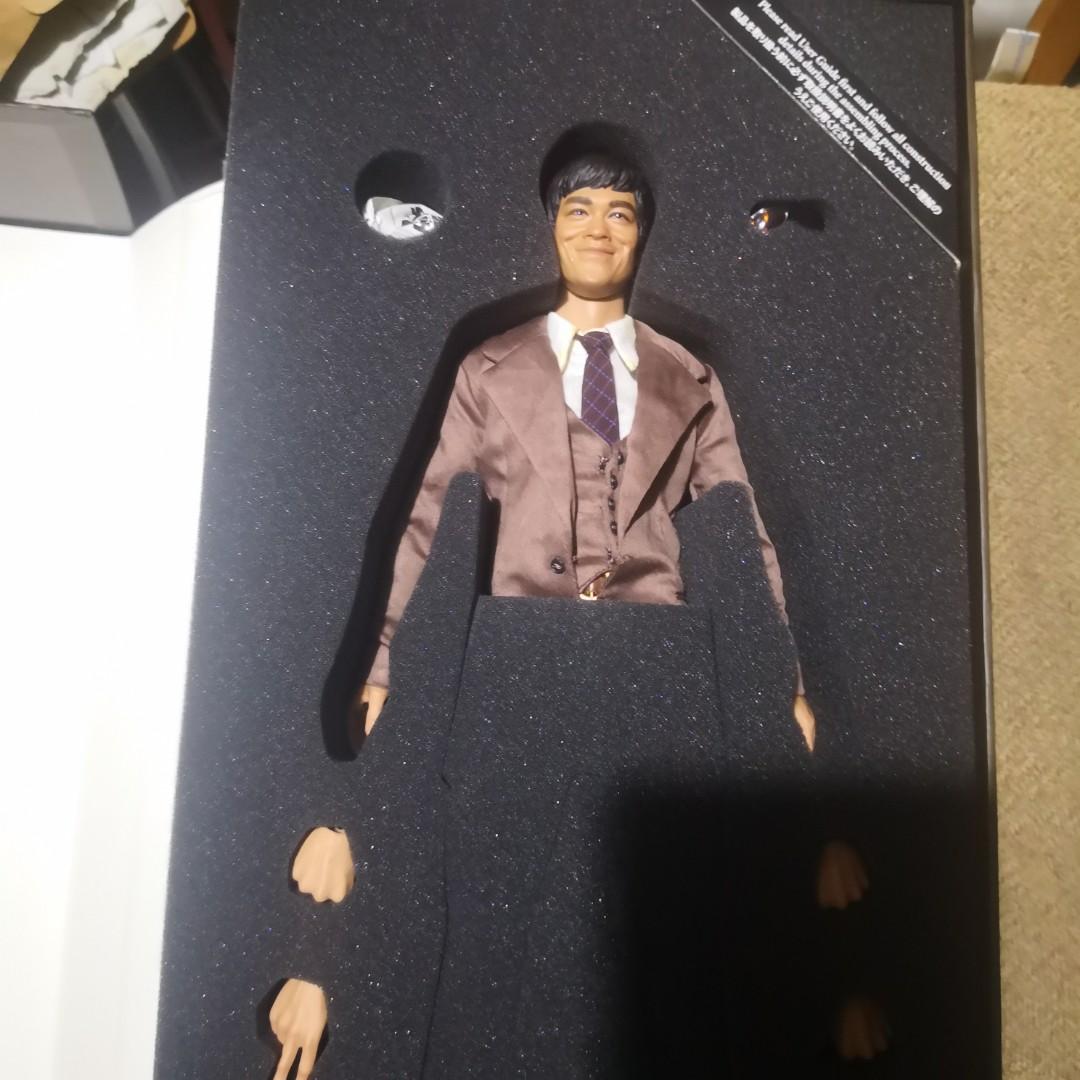 Hot Toys Bruce Lee In Suit Scale Hobbies Toys Toys Games On Carousell
