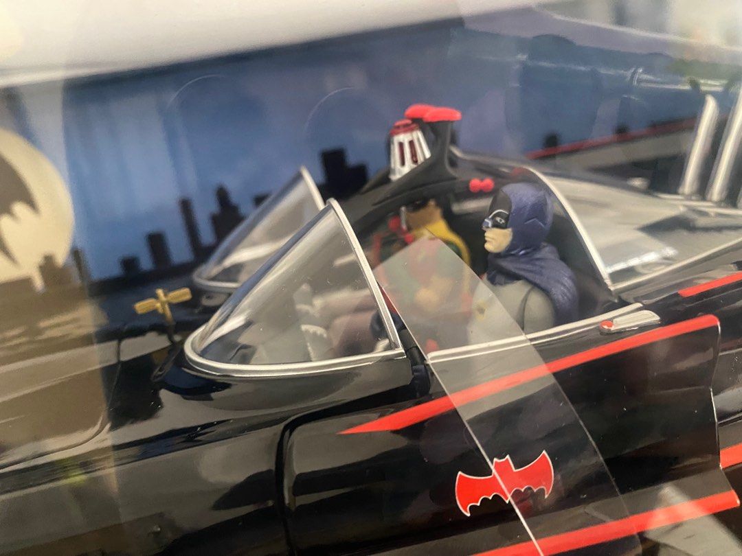 Hot Wheels Batman Batmobile 1966 Classic TV Series With Figurines Batman And Robin 1 18 Scale