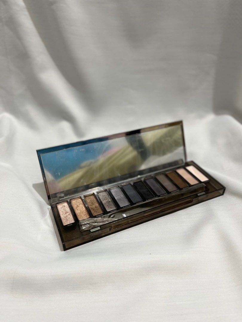 Urban Decay Naked Smoky Eyeshadow Palette Kesehatan Kecantikan Rias